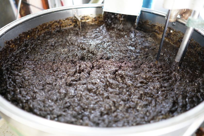 First, they spend one day carefully washing the seaweed to remove dirt.