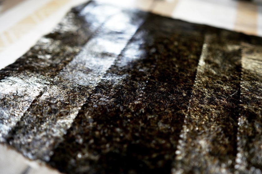 The first seaweed of the season (hatsu-tsumi nori)