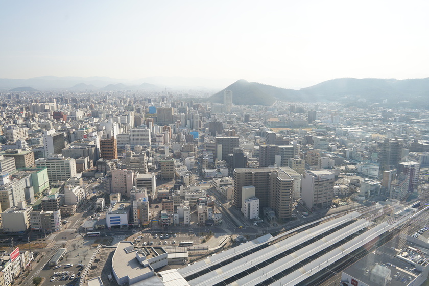 다카마쓰시에서 산이라고 하면 남쪽에 있는 시코쿠를 가로지르듯 솟아 있는 시코쿠산맥을 꼽을 수 있습니다.