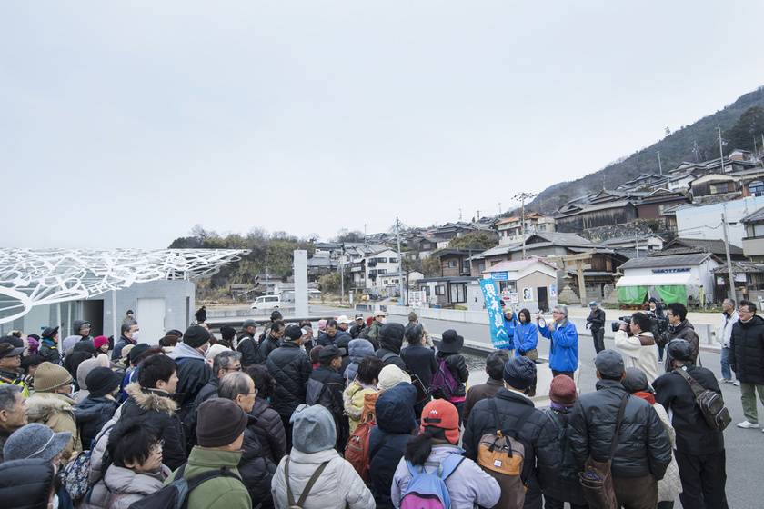 男木島に到着すると島の人が出迎えてくれます