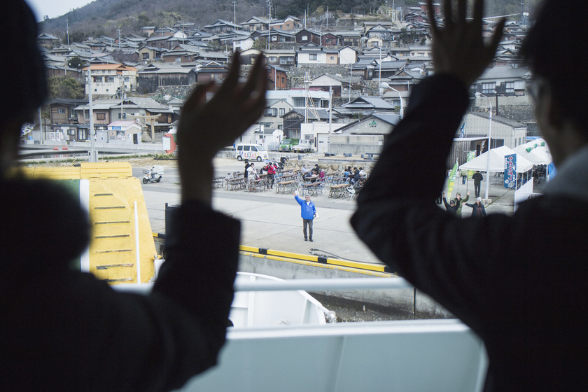 "Thank you!" "Come back to Ogijima island again!"