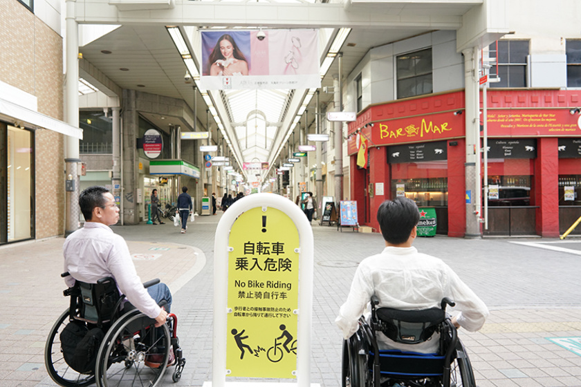 丸亀町商店街は自転車走行が禁止されているため接触する心配がない