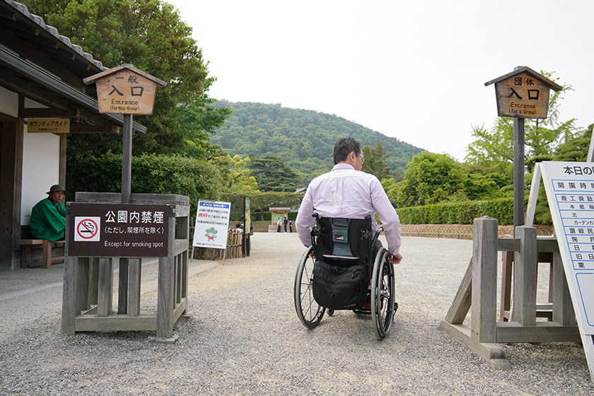 高松市栗林公園の東門より中へ入る