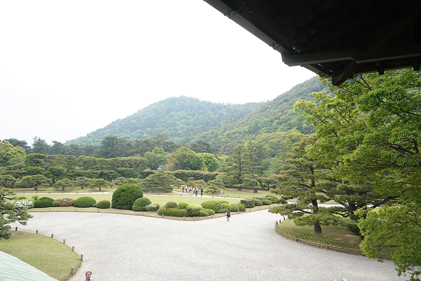 高松市栗林公園南庭へ