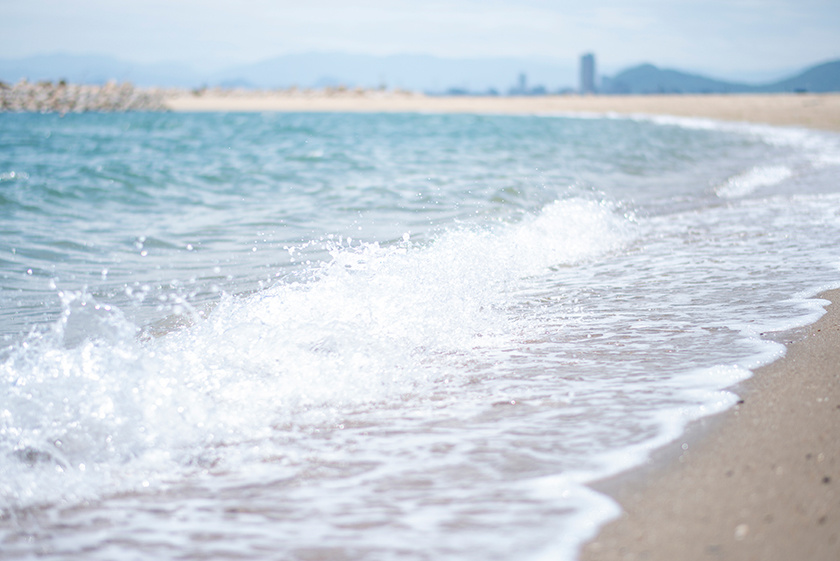 女木島弓ヶ浜の砂浜は「快水浴場百選」にも選ばれている