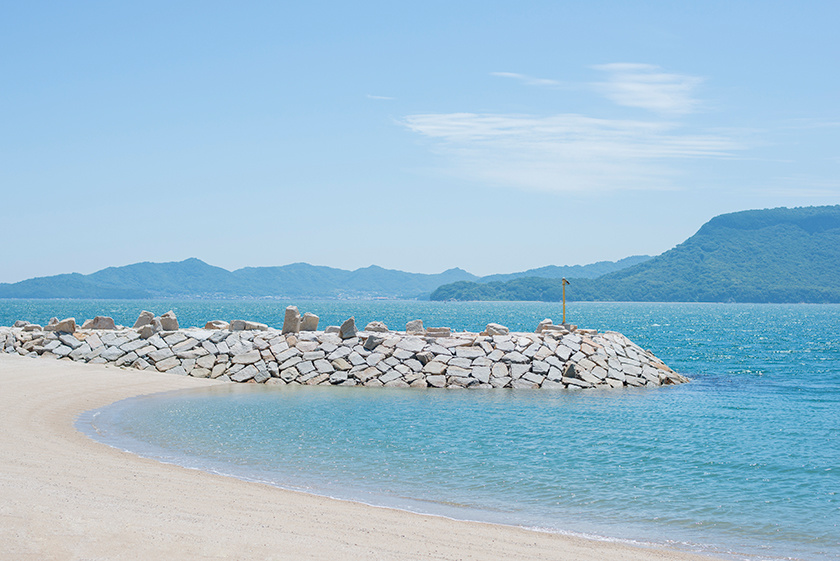 女木島弓ヶ浜の海岸先にある「恋人岬」