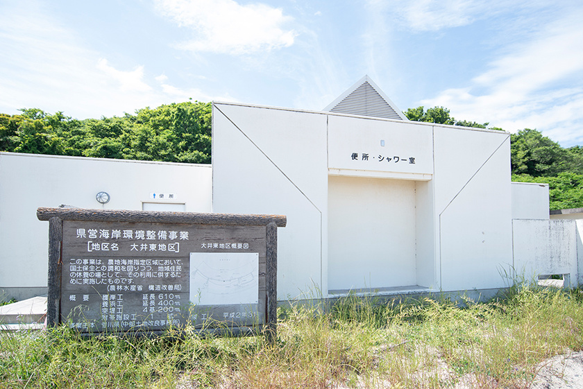 男木島ビーチにはシャワー室とトイレが完備されている