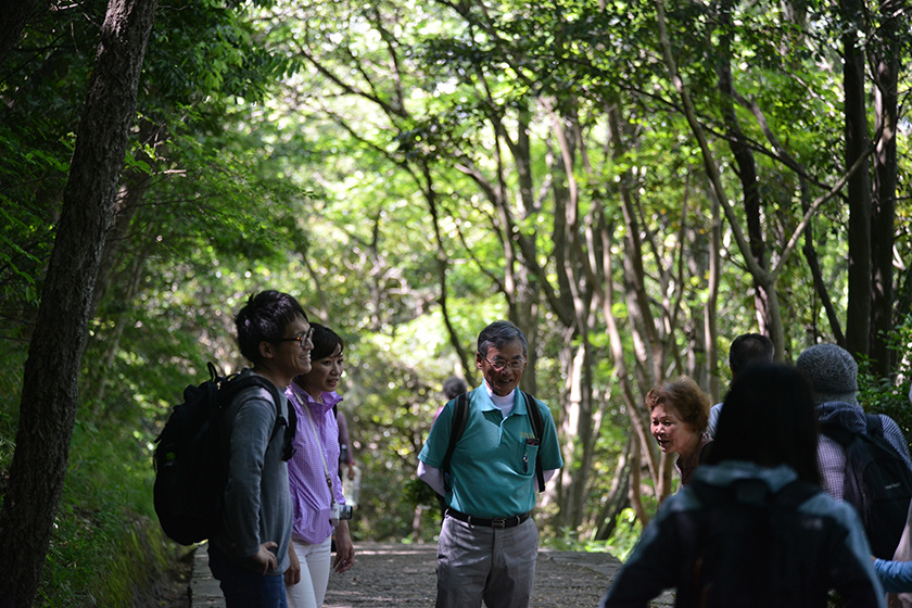 第84番札所・屋島寺へ続く遍路道中の小さなお地蔵様たちは地元ボランティアによって大切にお世話されている