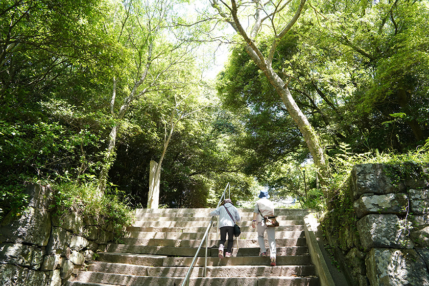 第84番札所・屋島寺へ続く遍路道最後の階段