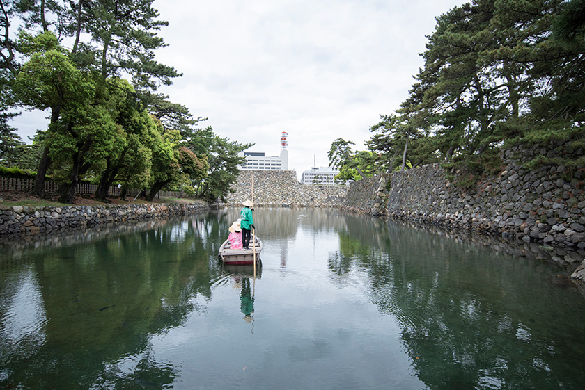 高松城のお堀と石垣