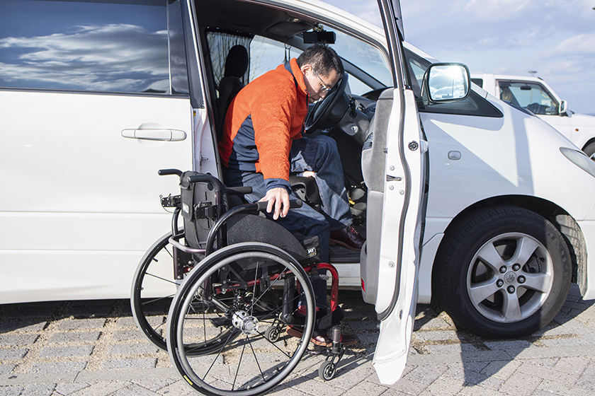 サンポート中央埠頭にあるレストラン「ミケイラ」隣にはゲート式の駐車場もある