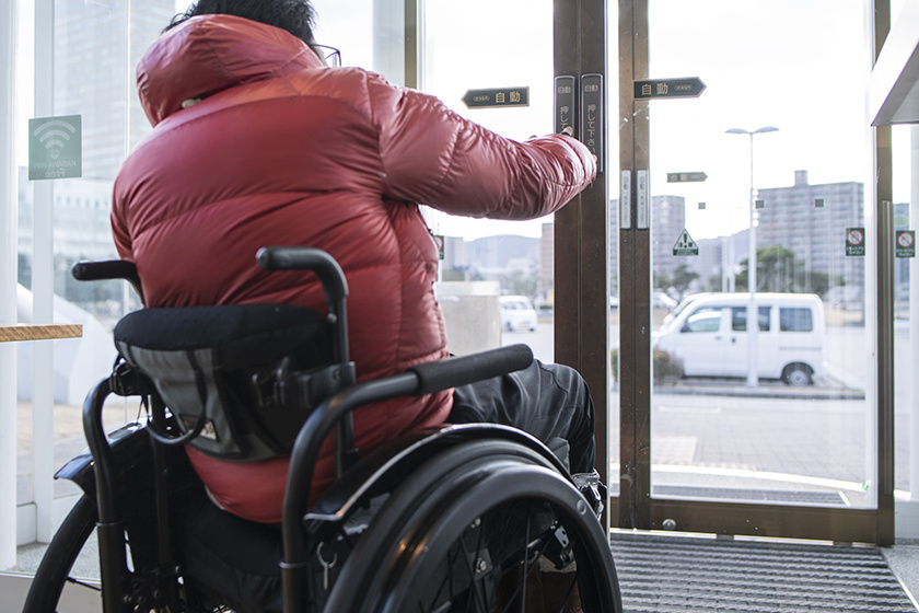 サンポート中央埠頭にあるレストラン「ミケイラ」は車いすでも入りやすい店内