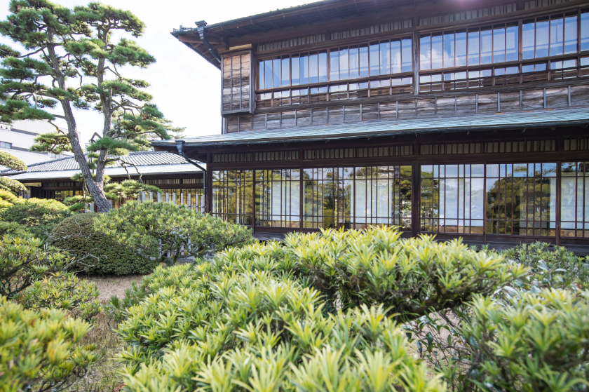 披雲閣 建物との調和が図られた庭園