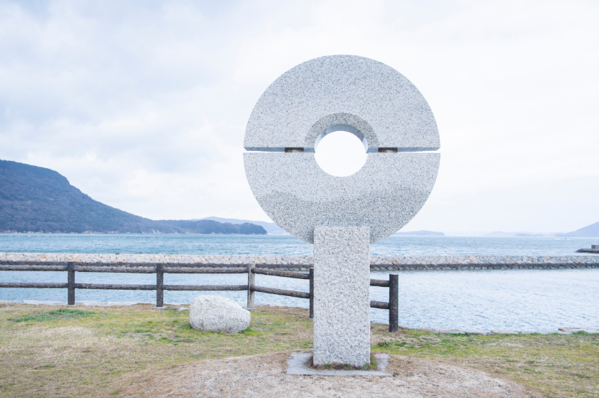 数々の彫刻家が愛した瀬戸内の景観と石彫アートをたくさんみることができる