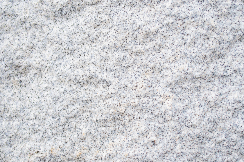 庵治石は結晶が細かく、磨けば磨くほど「斑が浮く」美しい模様が生まれる