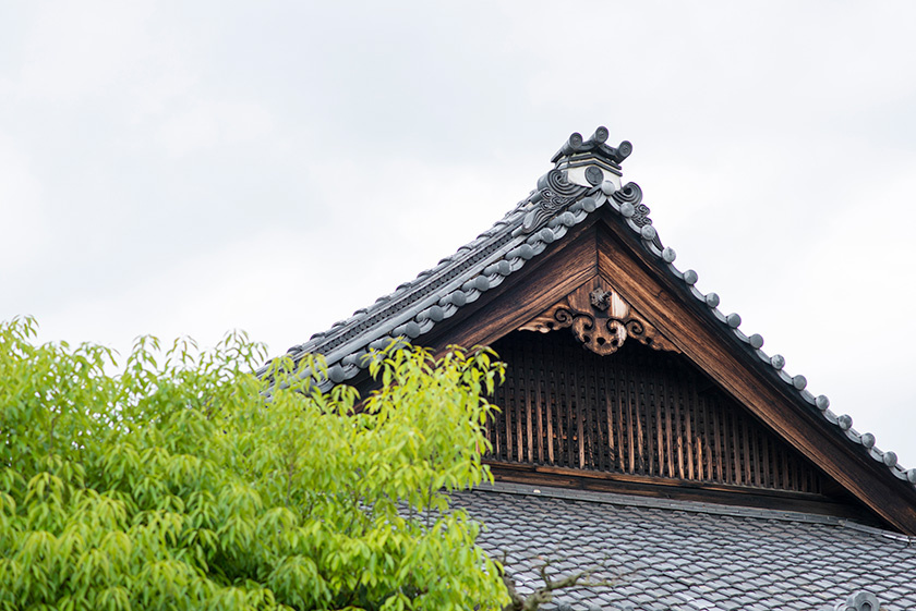 披雲閣 屋根の鬼瓦に三つ葵の御紋