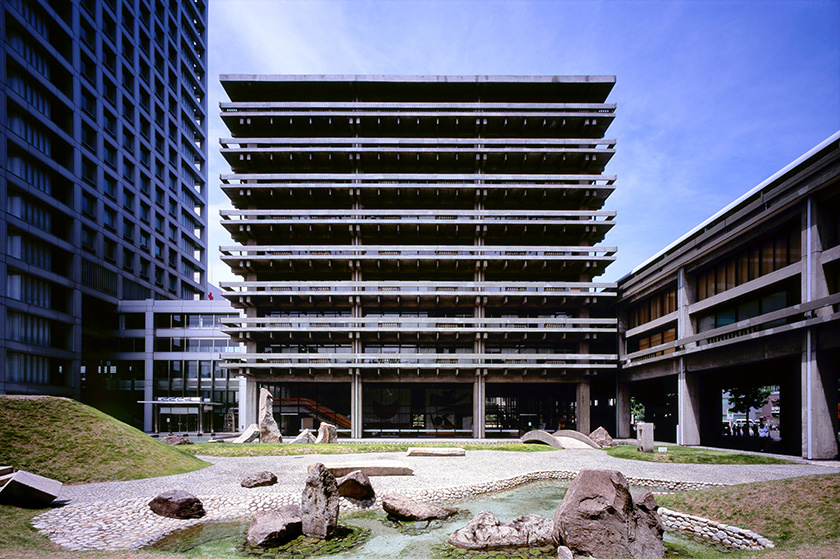 Stroll around the spots Experience Modernist architecture and works in Takamatsu the city of art. TRAVEL IN TAKAMATSU Experience Takamatsu