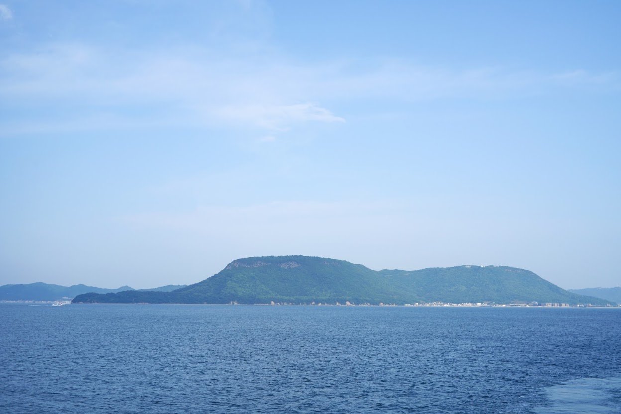 屋根のような形をした台地の屋島