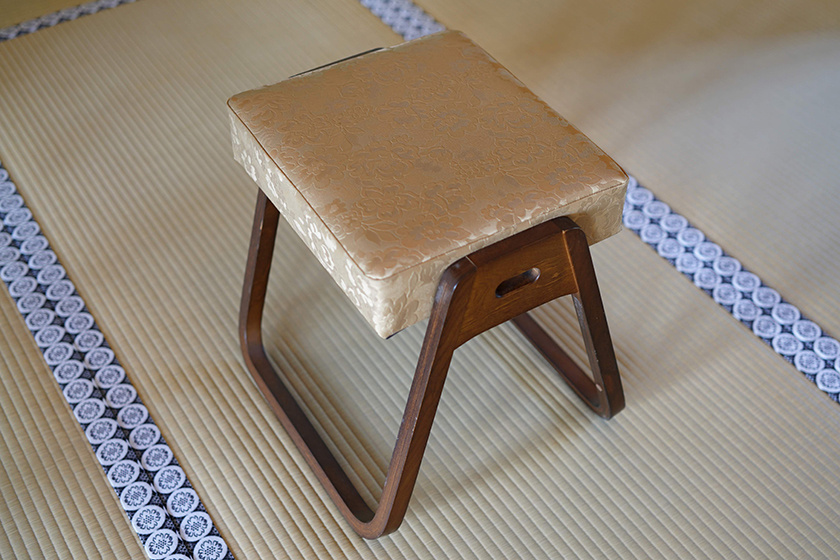 臨済宗妙心寺派の實相寺での座禅で足を組みにくい方には椅子もあります
