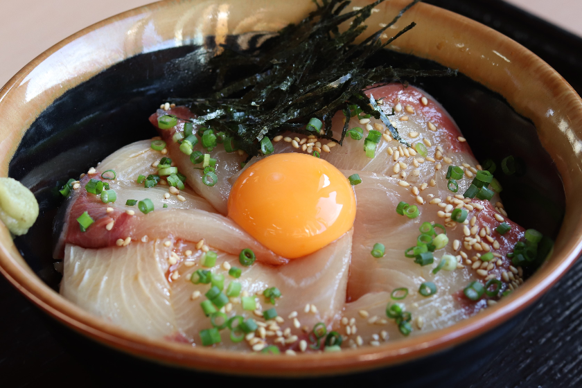 道の駅 源平の里むれ　海鮮食堂じゃこやのハマチの漬け丼