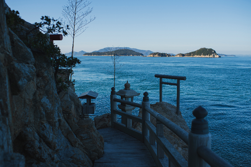 四国最北端の鳥居から見える小豆島