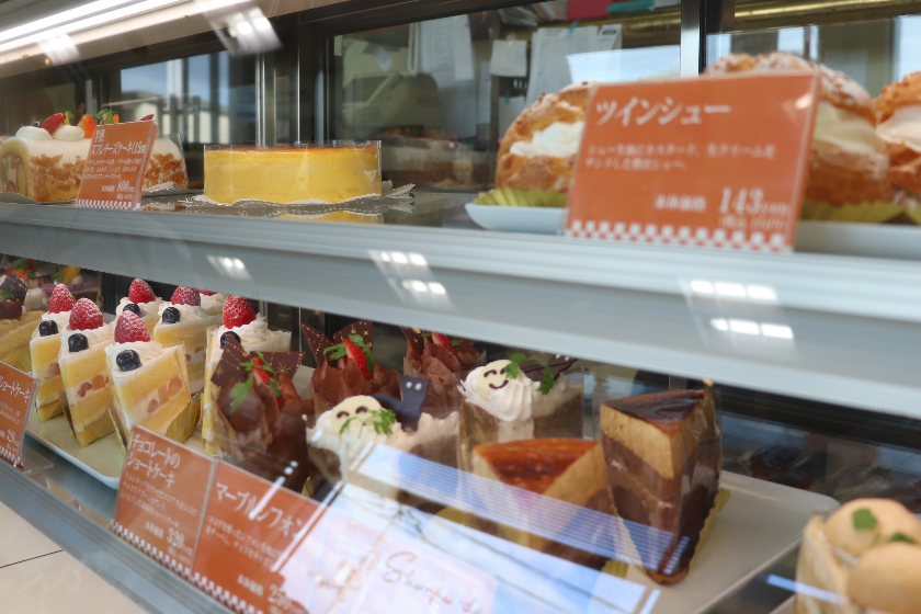 春風堂　工場売店のケーキ