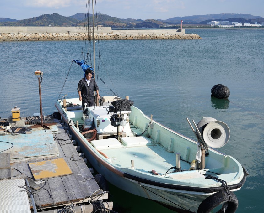 志度湾のかき養殖を見学