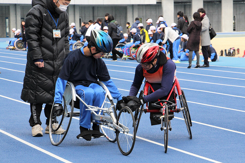 「屋島レクザムフィールド」でパラリンピアンの交流事業