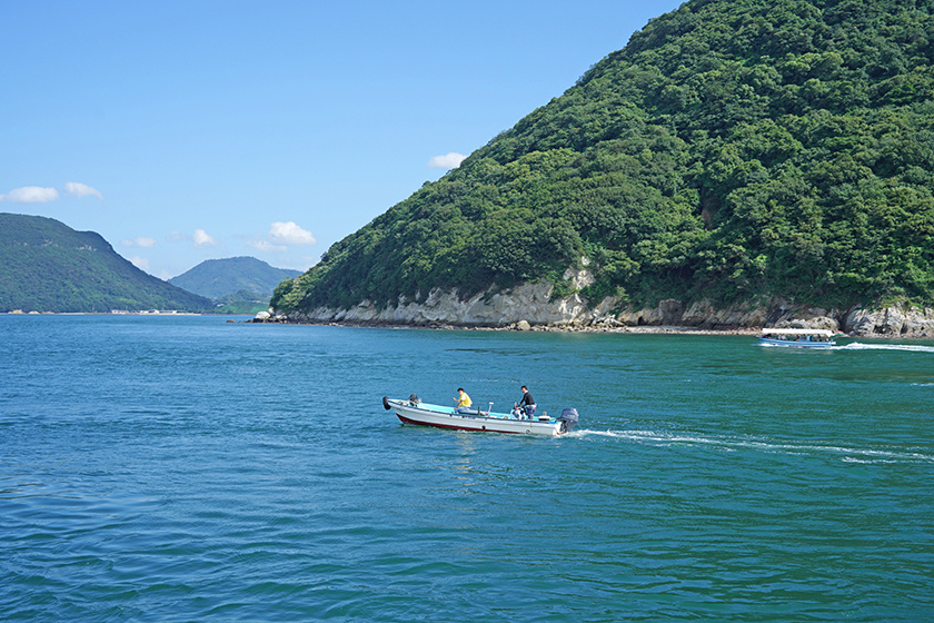 高松港から瀬戸内海をクルージング