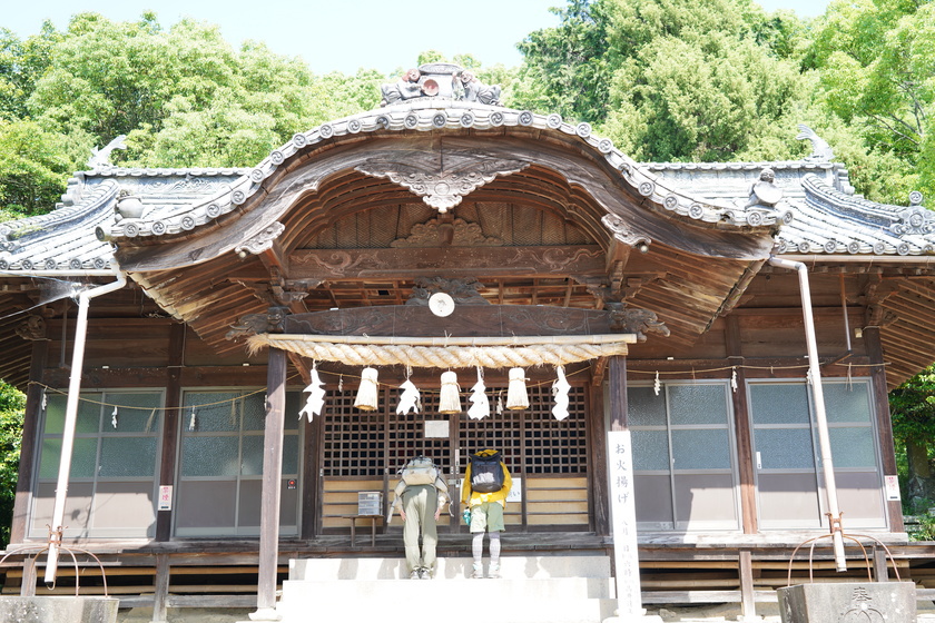 由良山のふもとの清水神社