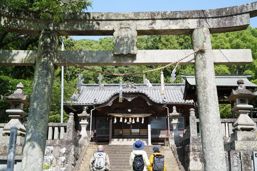 由良山のふもとの清水神社