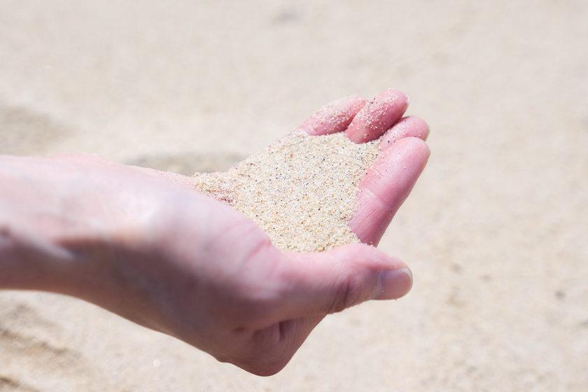 御殿の浜（ごてんのはま）の砂