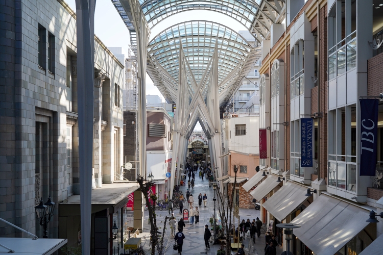 高松中央商店街は、買いものも、街歩きも楽しめる、日本一のアーケード街